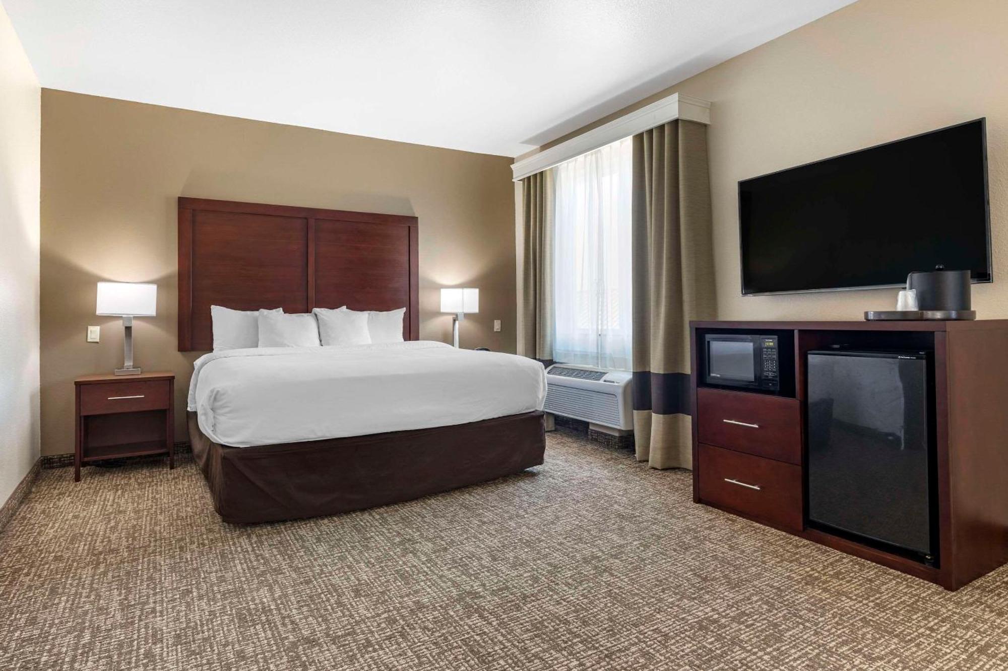 King Suite Roll--Shower Accessible or Non-Smoking